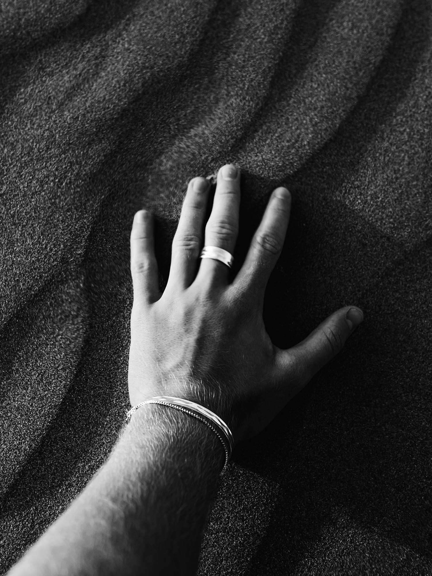 EXCLUSIVE UNISIZE CUFF IN SILVER - Image 3