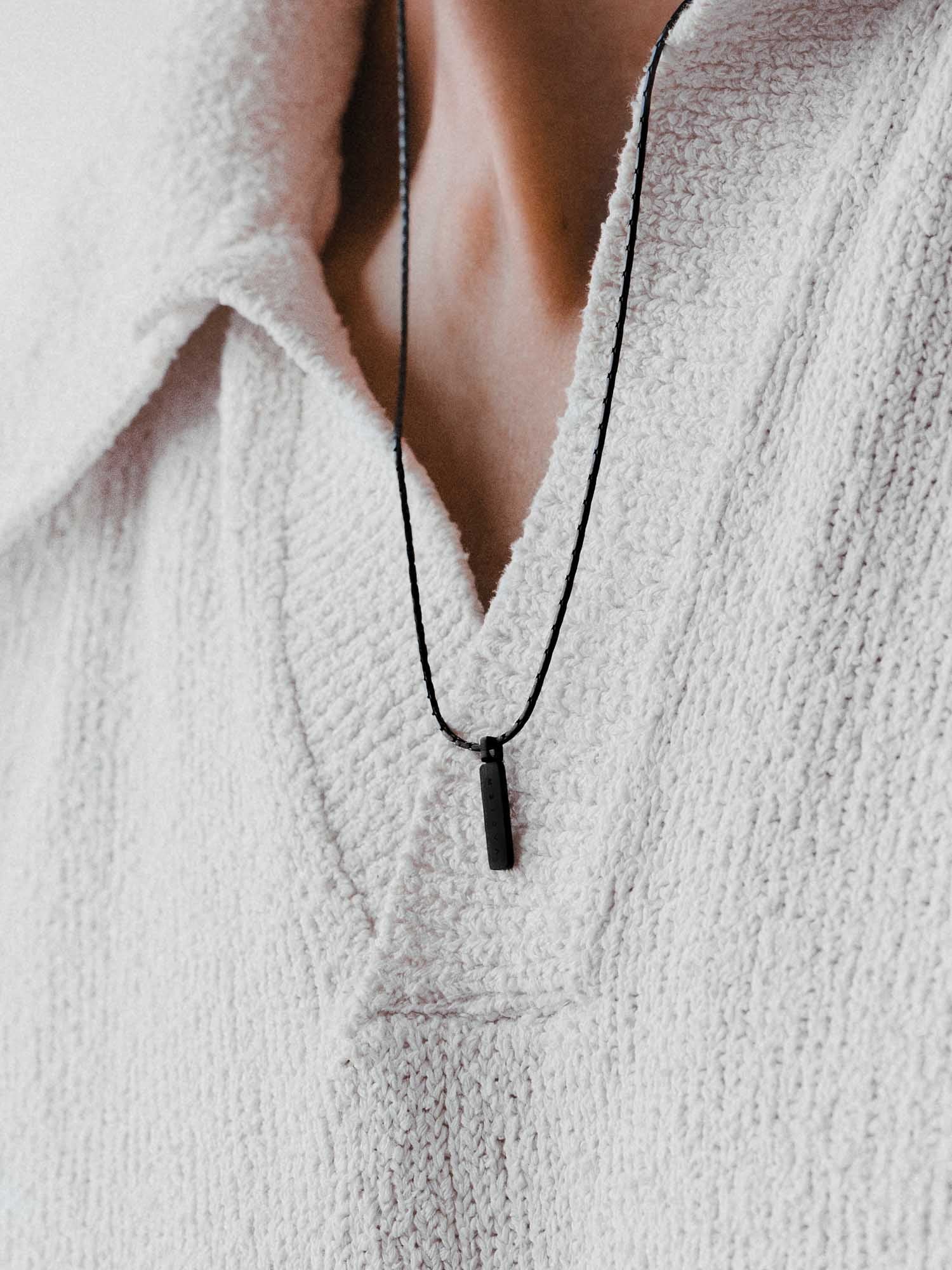 WIRE PENDANT NECKLACE - Image 8